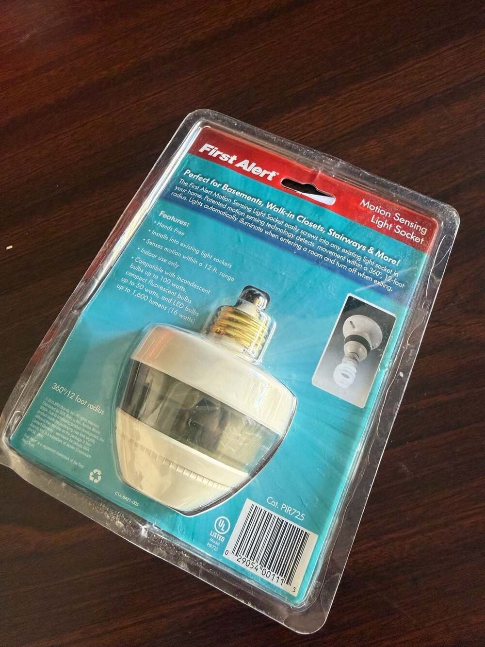 First Alert PIR725 Motion Sensing Light Socket - Picture 2 of 2